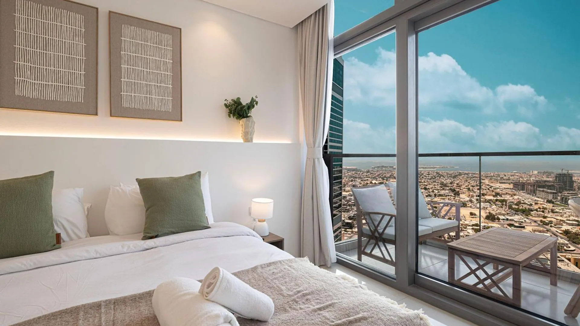 3Br In Paramount With Panoramic Infinity Pool Dubai 0*,  United Arab Emirates