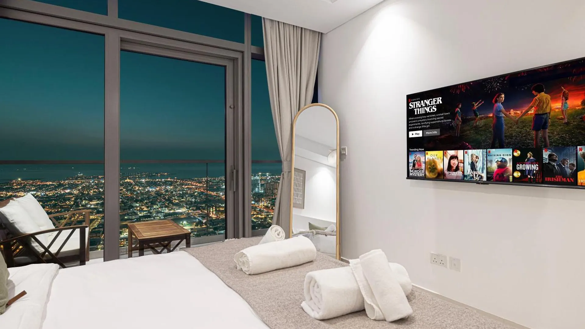 3Br In Paramount With Panoramic Infinity Pool Dubai Apartment
