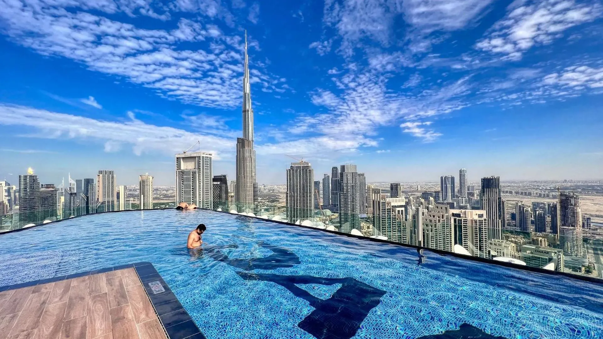3Br In Paramount With Panoramic Infinity Pool Dubai United Arab Emirates