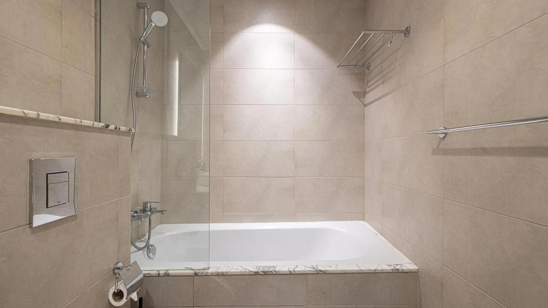 3Br In Paramount With Panoramic Infinity Pool Dubai