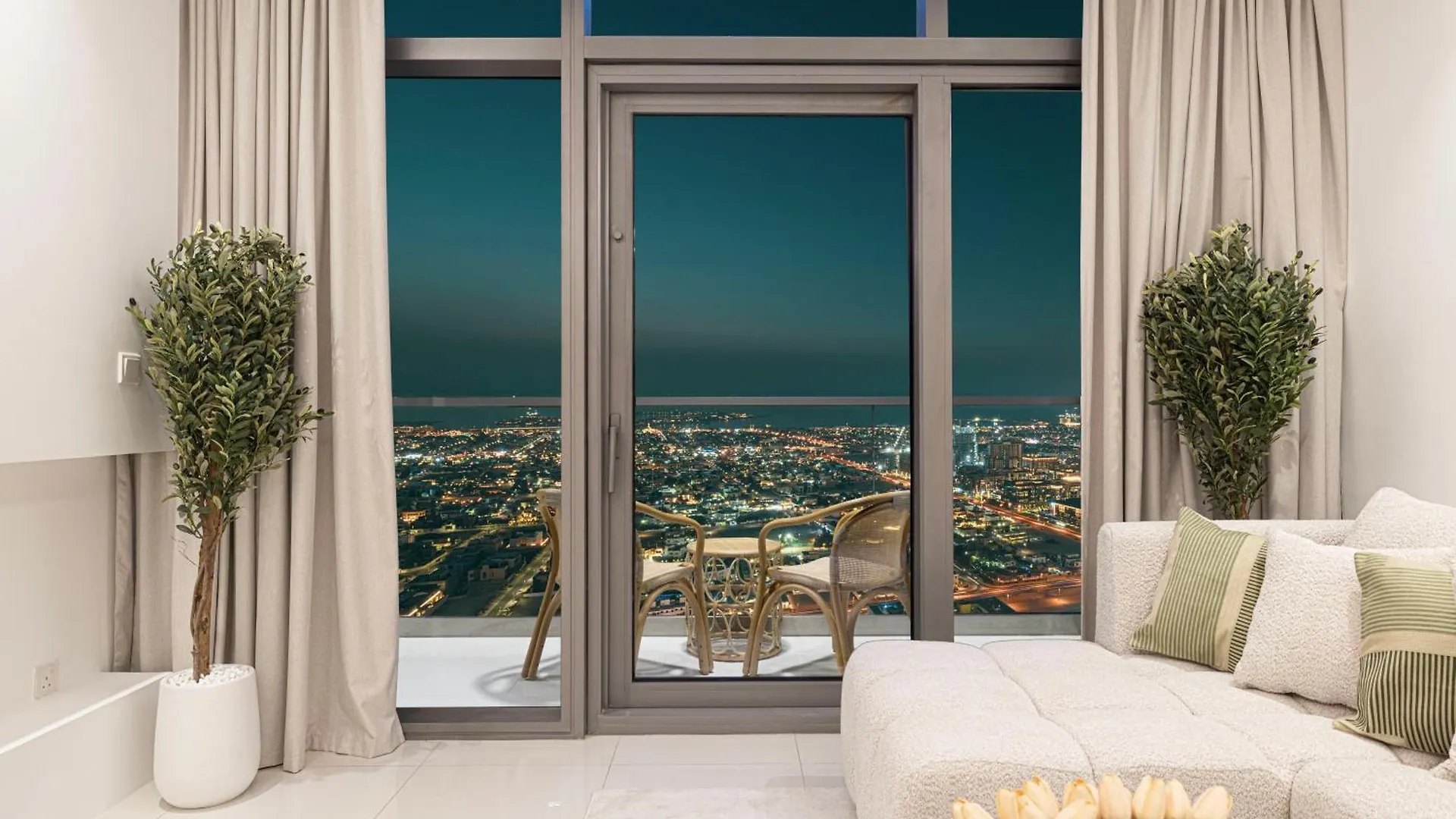 3Br In Paramount With Panoramic Infinity Pool Dubai 0*,