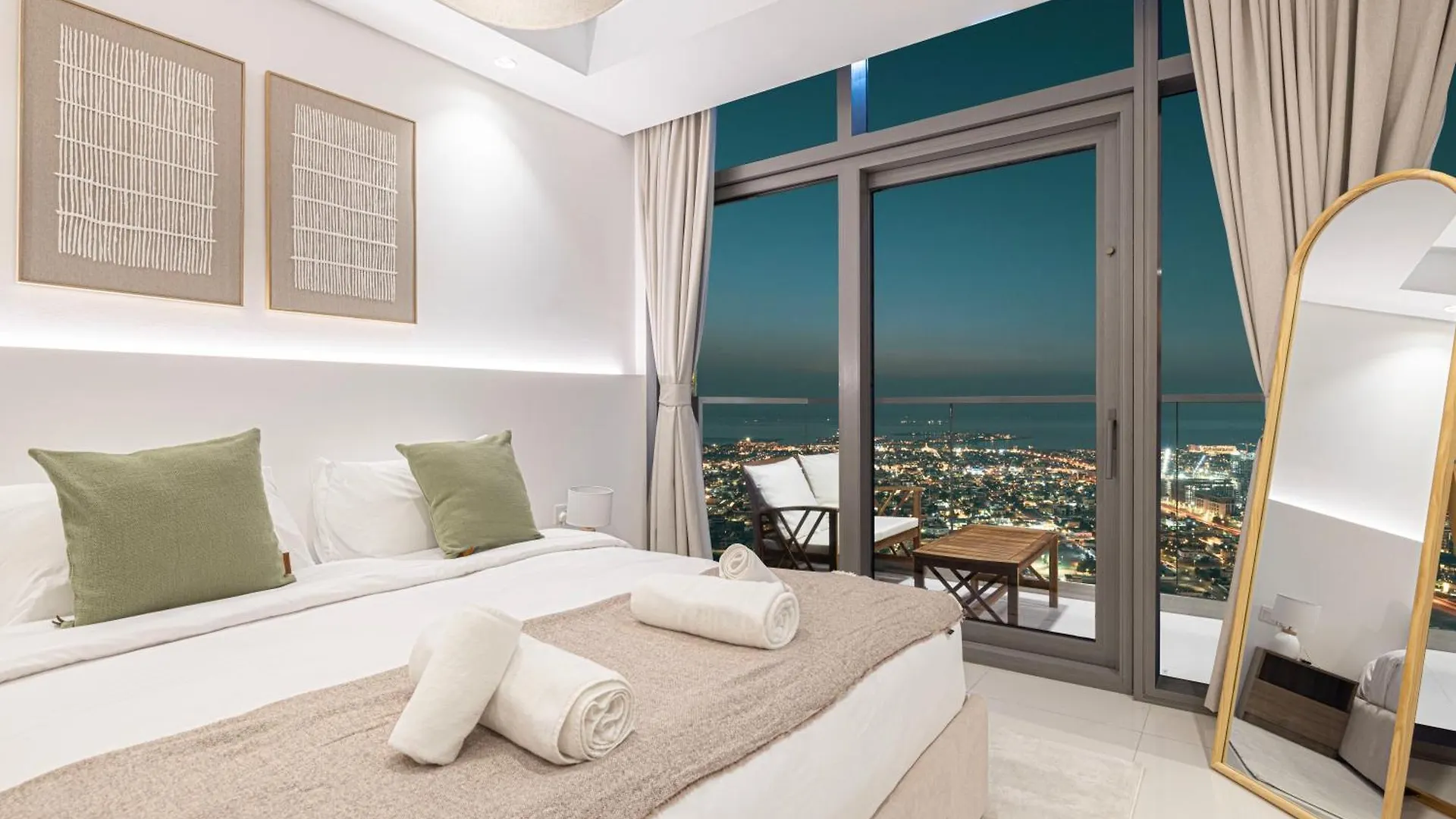 3Br In Paramount With Panoramic Infinity Pool Dubai 0*,
