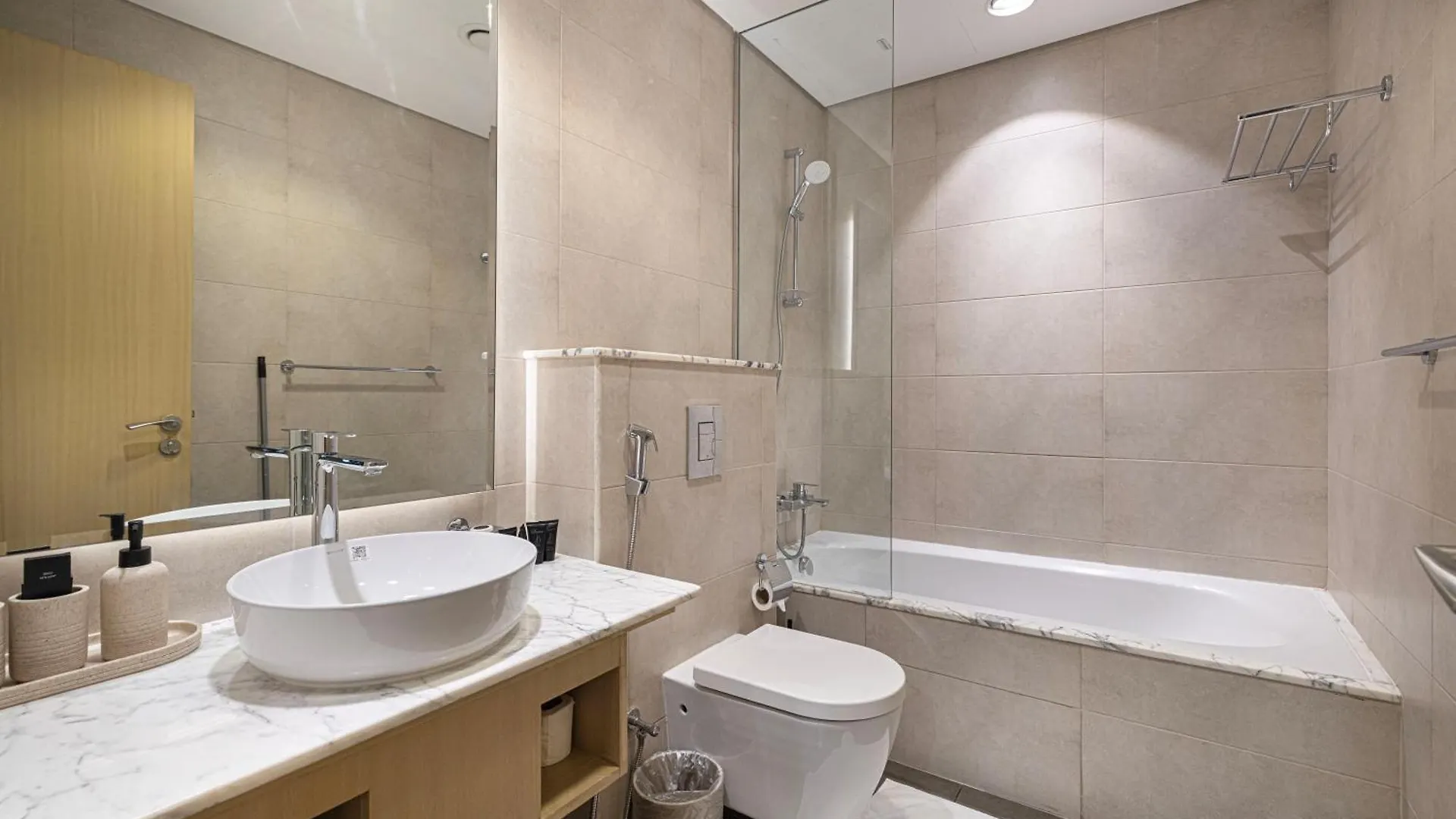 3Br In Paramount With Panoramic Infinity Pool Dubai 0*,