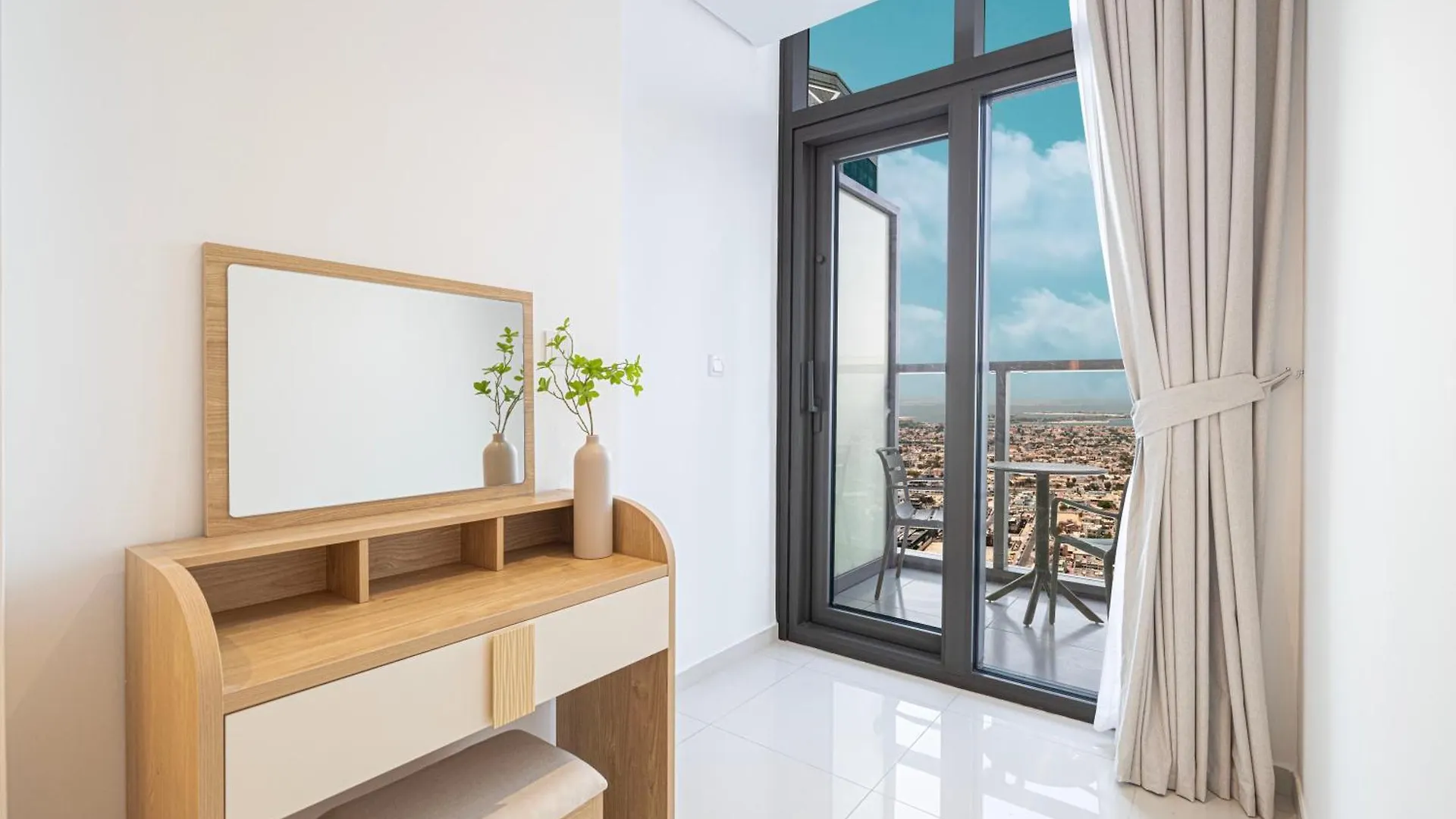 3Br In Paramount With Panoramic Infinity Pool Dubai 0*,  United Arab Emirates