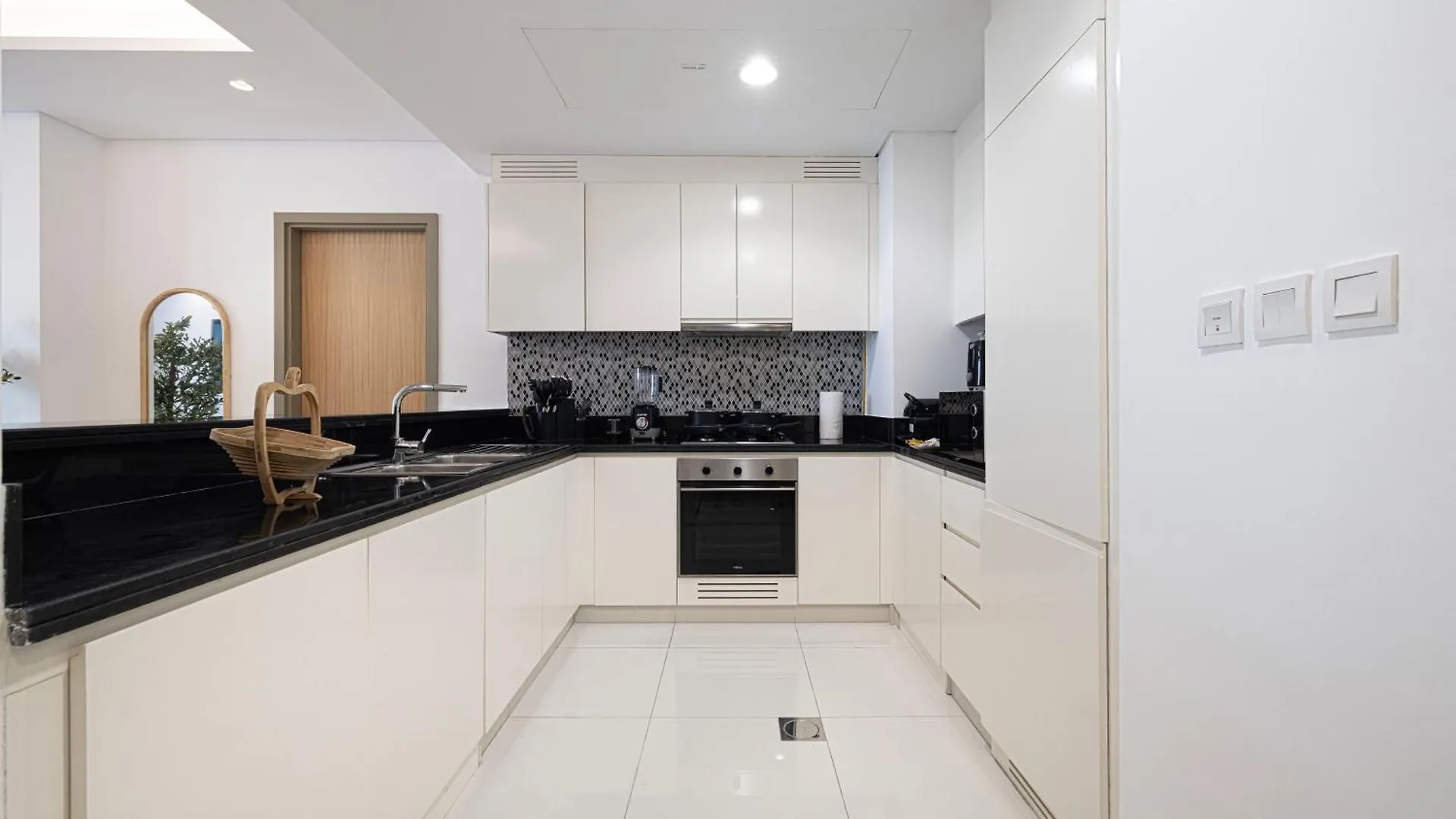 3Br In Paramount With Panoramic Infinity Pool Dubai United Arab Emirates