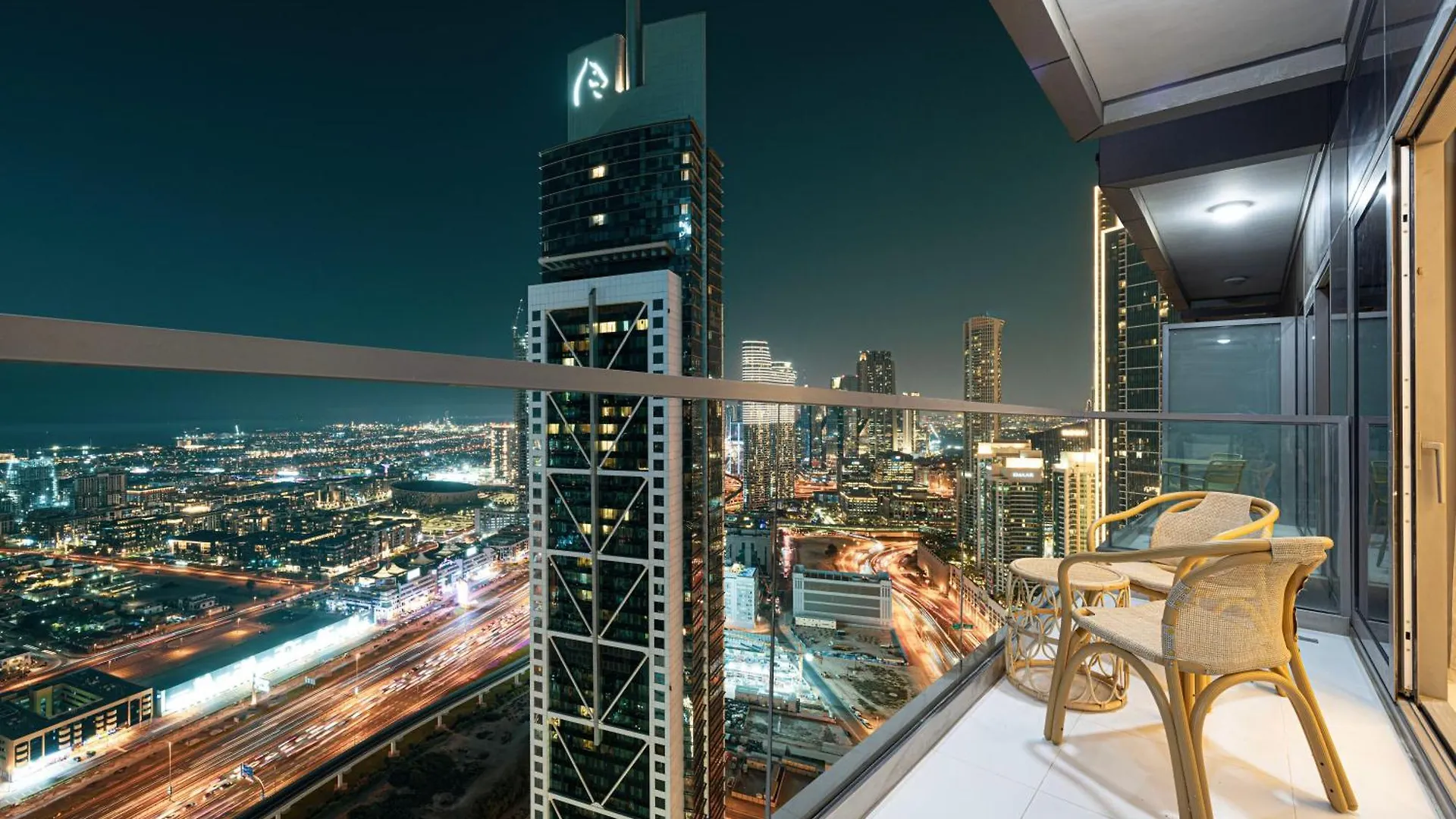 3Br In Paramount With Panoramic Infinity Pool Dubai Apartment