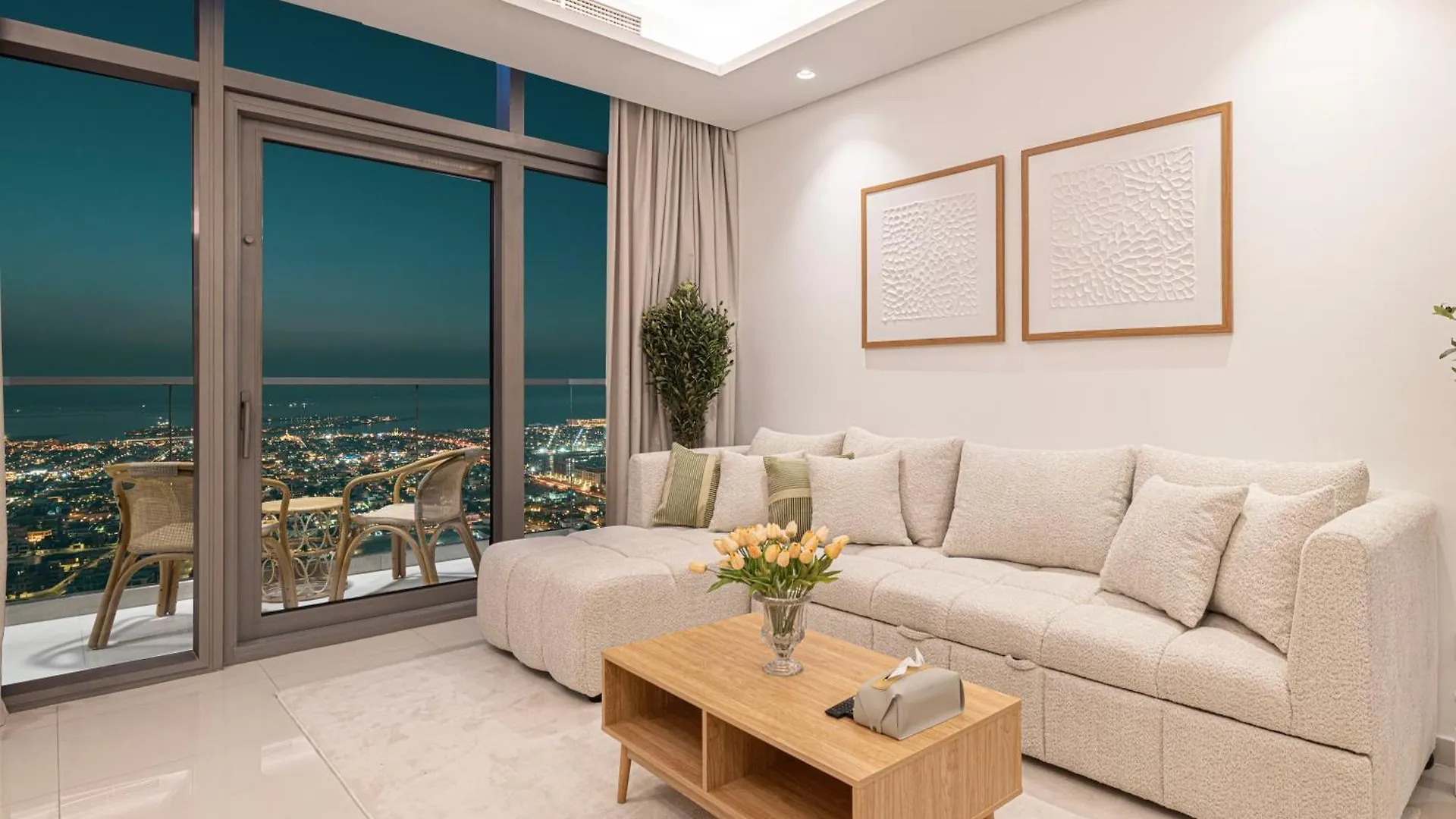 3Br In Paramount With Panoramic Infinity Pool Dubai United Arab Emirates