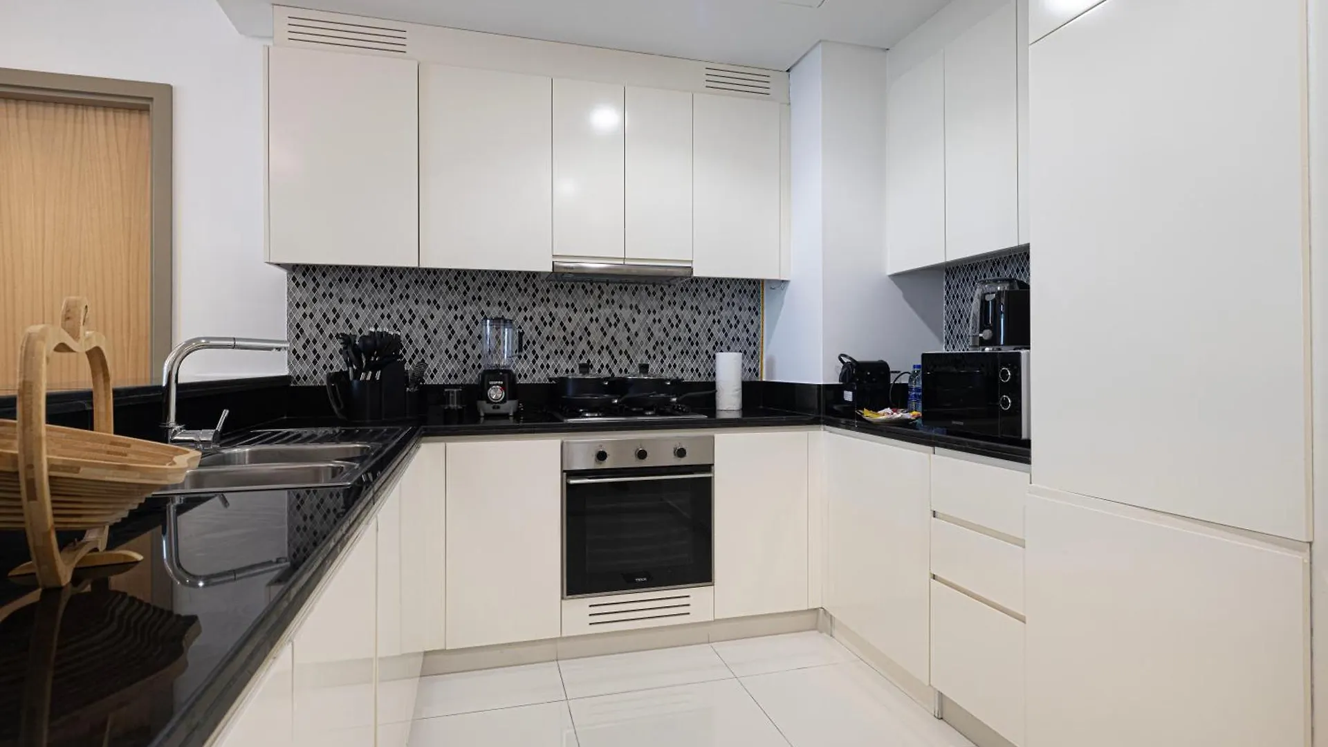 3Br In Paramount With Panoramic Infinity Pool Dubai Apartment