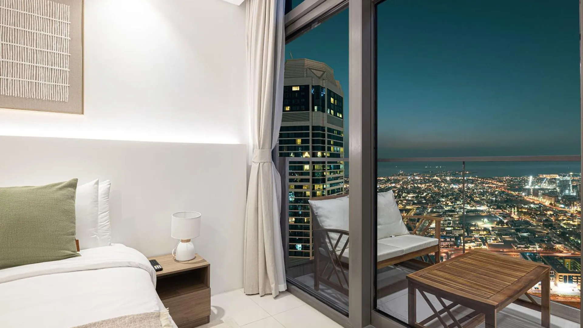 3Br In Paramount With Panoramic Infinity Pool Dubai