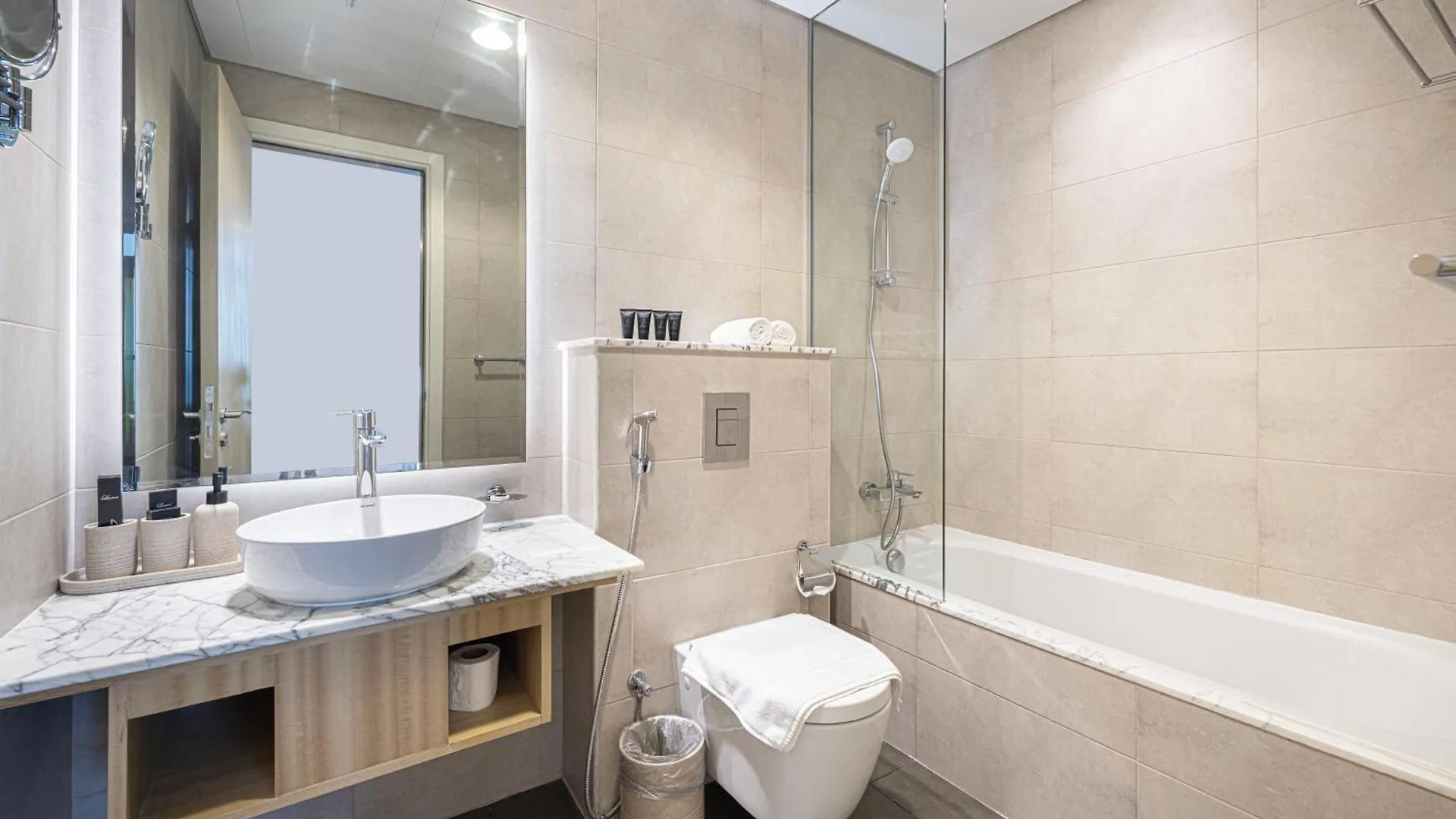 3Br In Paramount With Panoramic Infinity Pool Dubai Apartment