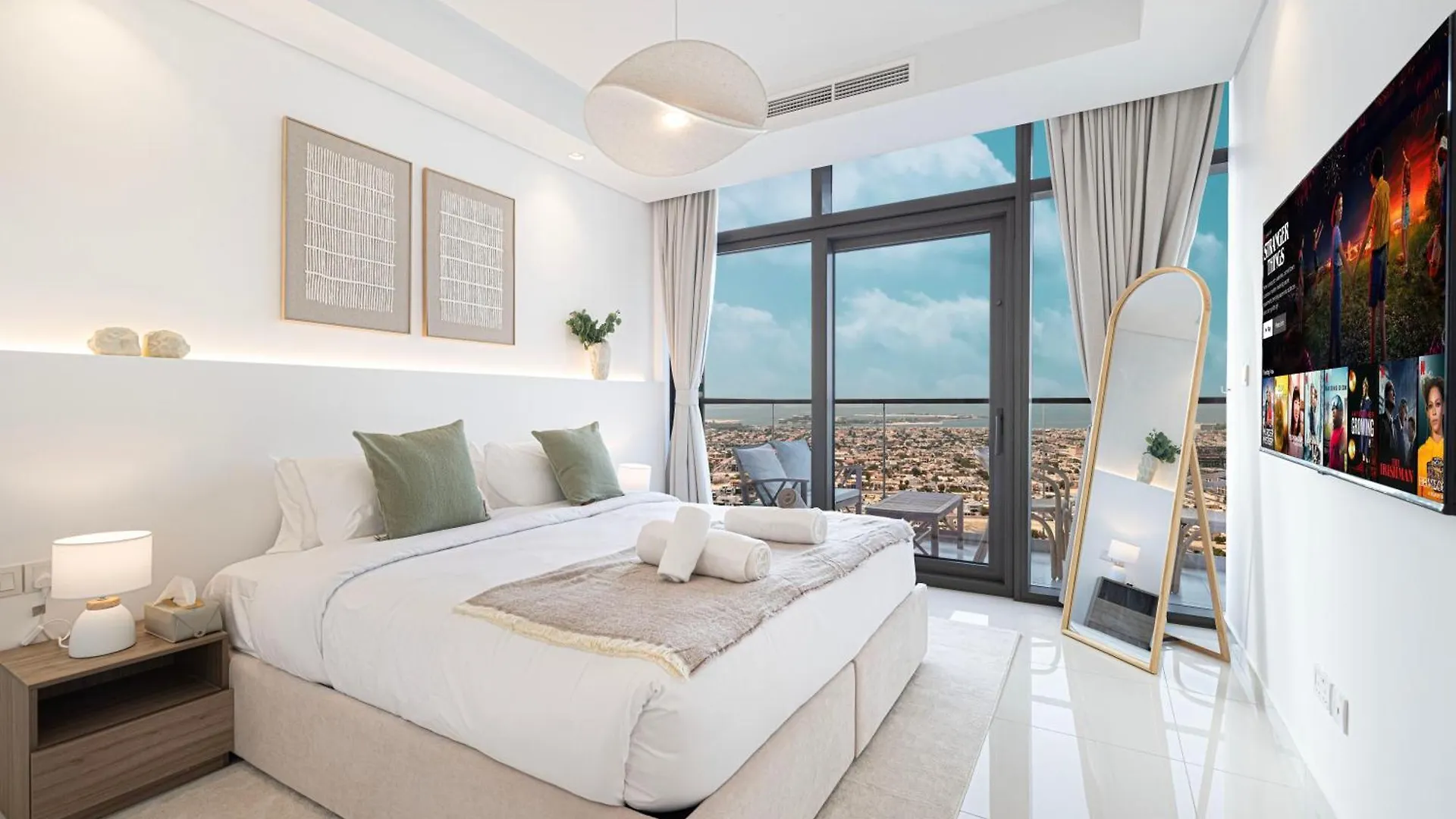 3Br In Paramount With Panoramic Infinity Pool Dubai